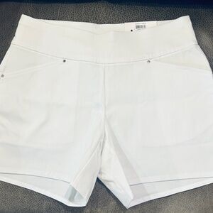 I.N.C. Women's Curvy Mid Rise Pull-On Shorts